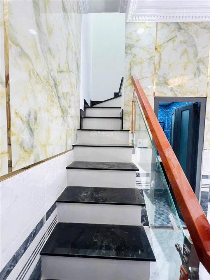 Tôi bán nhà 40 m2 sd, sổ hồng, 1 trệt 1 lầu. 2 pn. tuyệt đẹp. quận 7, giá 1,59 tỷ