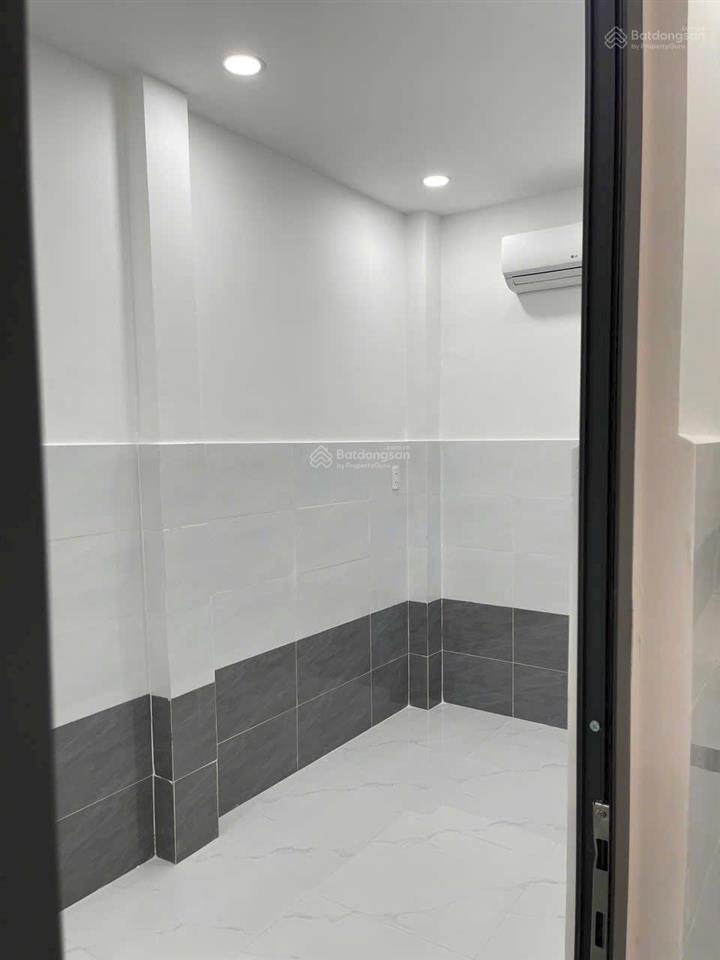 Tôi bán nhà 60m2 sd, 1 trệt, 1 lầu, ôtô đậu trước nhà, tuyệt đẹp. quận 7. giá 2,49 tỷ