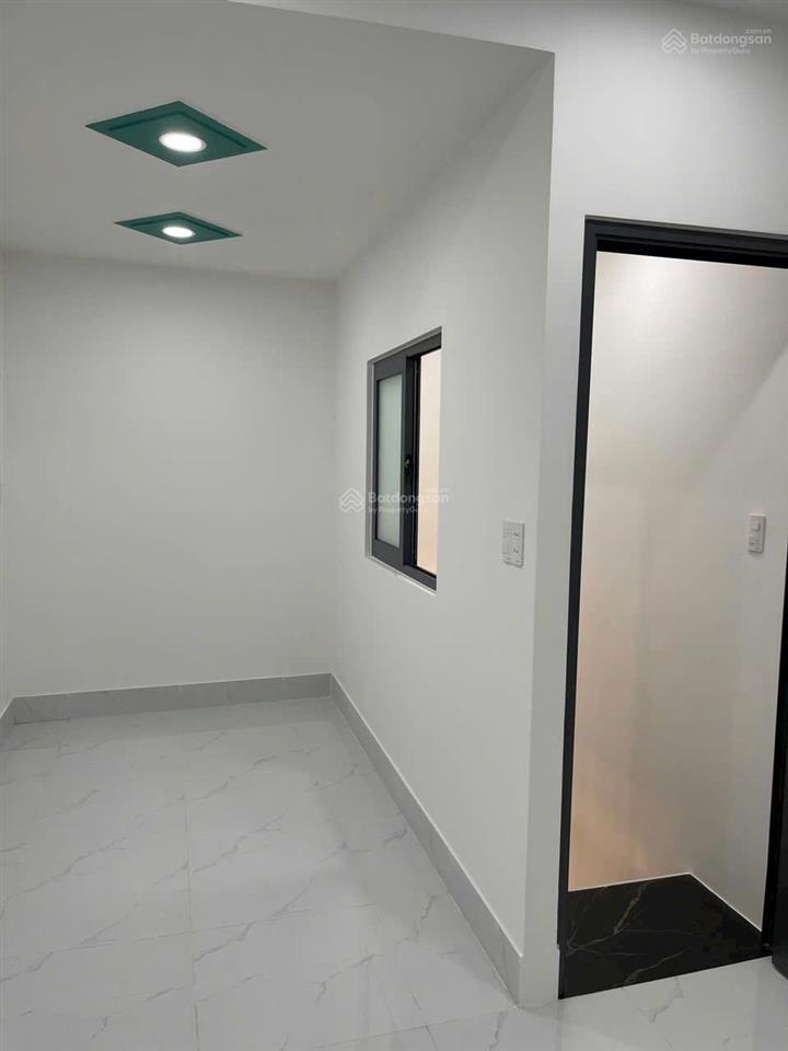 Tôi bán nhà 60m2 sd, 1 trệt, 1 lầu, ôtô đậu trước nhà, tuyệt đẹp. quận 7. giá 2,49 tỷ