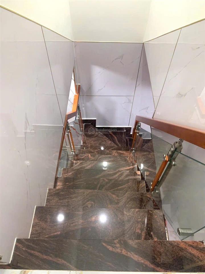 Tôi bán nhà 50 m2 sd, 1 trệt, 1 lầu, sổ hồng, sát hẻm ôtô, tuyệt đẹp, quận 7. giá 1,75 tỷ