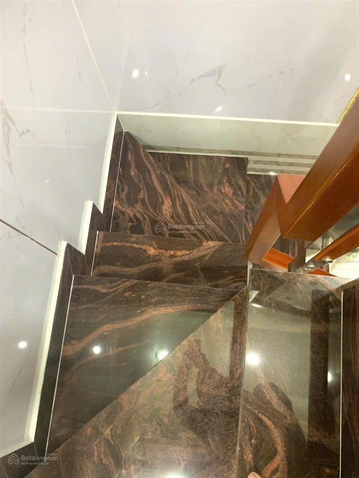 Tôi bán nhà 50 m2 sd, 1 trệt, 1 lầu, sổ hồng, sát hẻm ôtô, tuyệt đẹp, quận 7. giá 1,75 tỷ