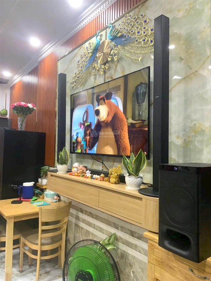 Tôi bán nhà 50 m2 sd, 1 trệt, 1 lầu, sổ hồng, sát hẻm ôtô, tuyệt đẹp, quận 7. giá 1,75 tỷ