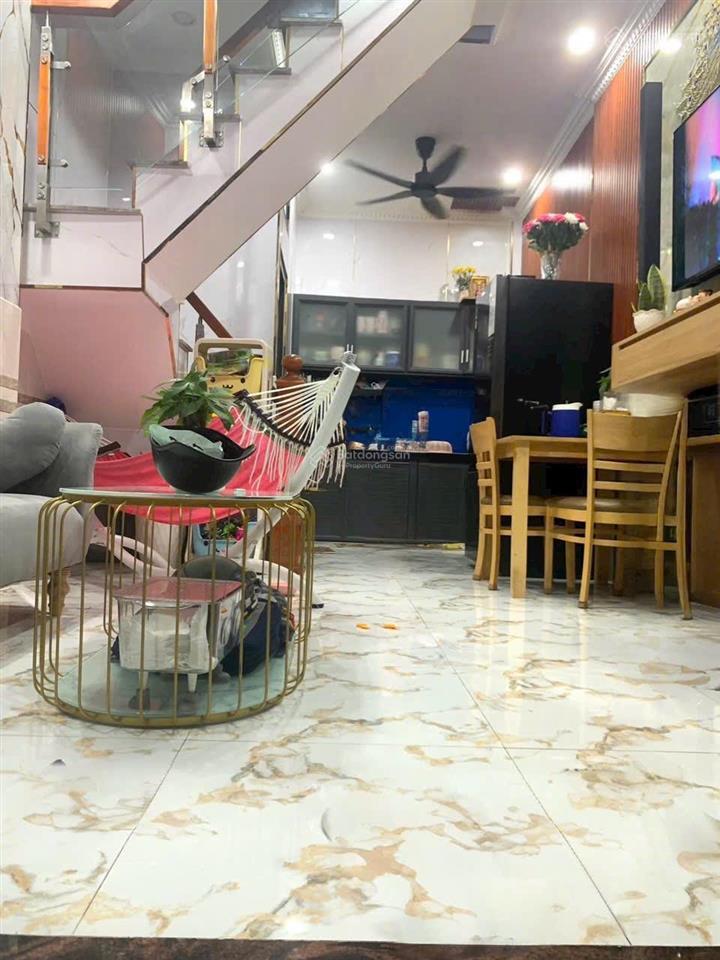 Tôi bán nhà 50 m2 sd, 1 trệt, 1 lầu, sổ hồng, sát hẻm ôtô, tuyệt đẹp, quận 7. giá 1,75 tỷ