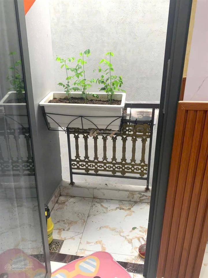 Tôi bán nhà 50 m2 sd, 1 trệt, 1 lầu, sổ hồng, sát hẻm ôtô, tuyệt đẹp, quận 7. giá 1,75 tỷ