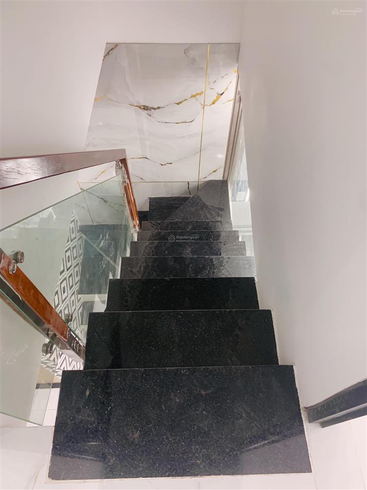 Tôi bán nhà 36 m2 sd, 1 trệt, 1 lầu, sổ hồng, tuyệt đẹp, p. tân phú, quận 7
