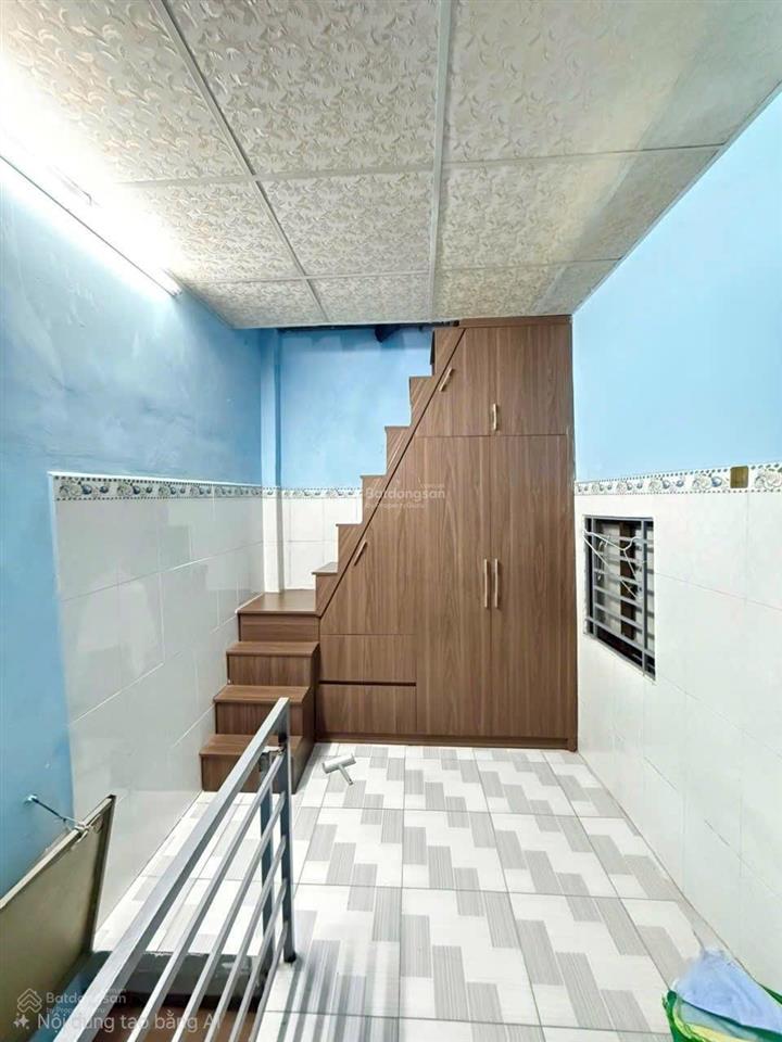 Tôi bán nhà 30 m2, 1 trệt, 2 lầu đúc, quận 7. giá  890 triệu