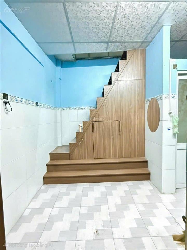 Tôi bán nhà 30 m2, 1 trệt, 2 lầu đúc, quận 7. giá  890 triệu