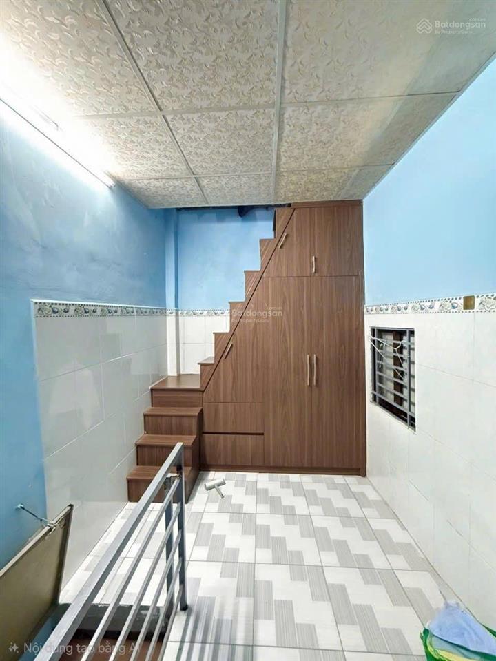 Tôi bán nhà 30 m2, 1 trệt, 2 lầu đúc, quận 7. giá  890 triệu