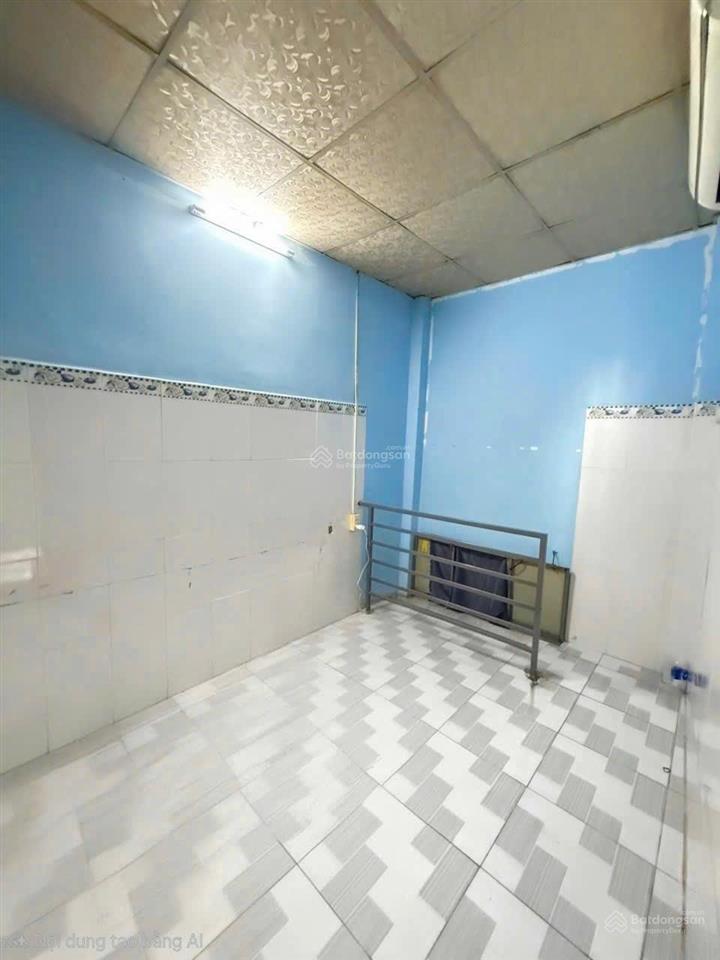 Tôi bán nhà 30 m2, 1 trệt, 2 lầu đúc, quận 7. giá  890 triệu