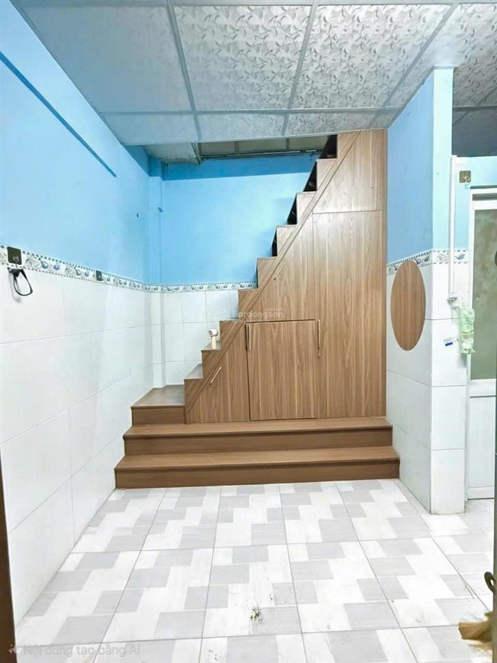 Tôi bán nhà 30 m2, 1 trệt, 2 lầu đúc, quận 7. giá  890 triệu
