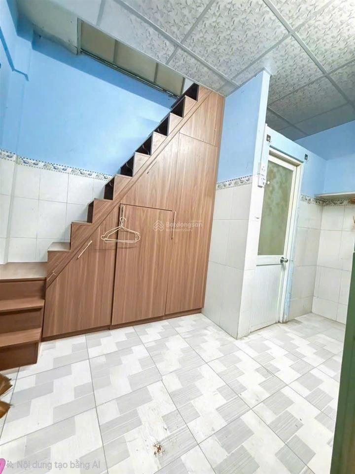 Tôi bán nhà 30 m2, 1 trệt, 2 lầu đúc, quận 7. giá  890 triệu