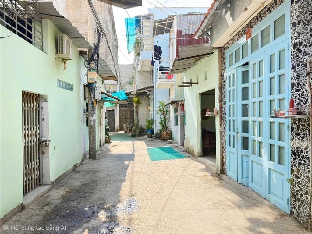 Tôi bán nhà 30 m2, 1 trệt, 2 lầu đúc, quận 7. giá  890 triệu