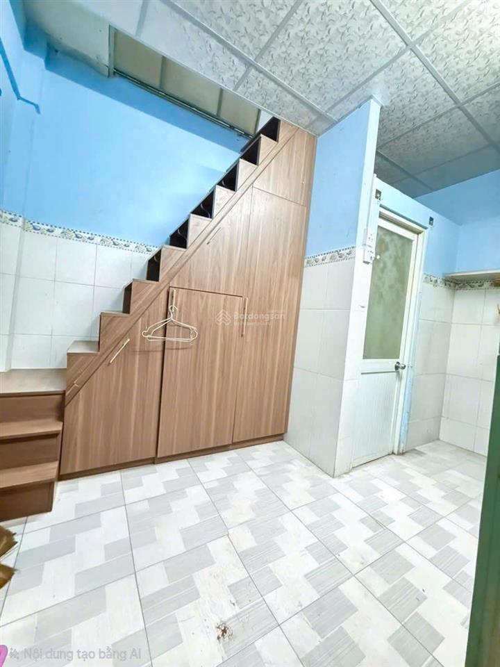 Tôi bán nhà 30 m2, 1 trệt, 2 lầu đúc, quận 7. giá  890 triệu