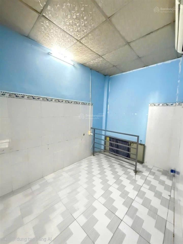Tôi bán nhà 30 m2, 1 trệt, 2 lầu đúc, quận 7. giá  890 triệu