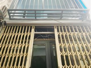 Tôi bán nhà 36 m2 sd, 1 trệt, 1 lầu, mặt tiền 3 m, tuyệt đẹp, quận 7. giá 1,35 tỷ