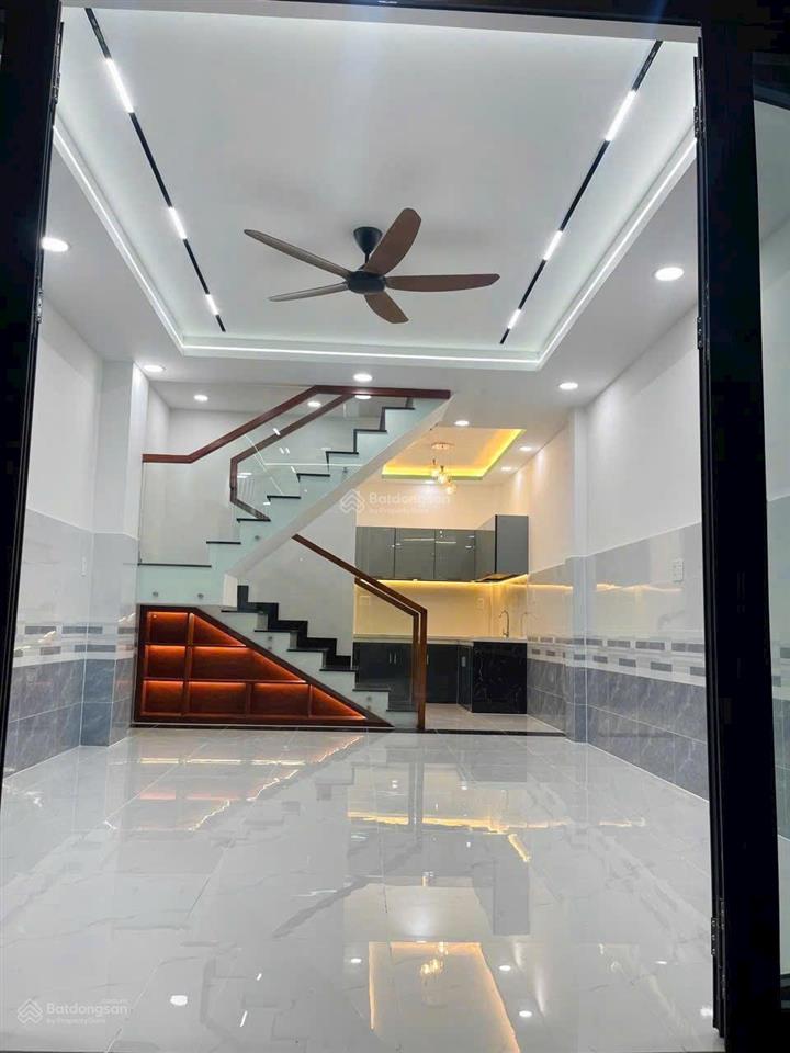 Tôi bán nhà sd 80 m2, 1 trệt, 1 lầu, sổ hồng, sát hẻm xe hơi, quận 7. giá 2,79 tỷ