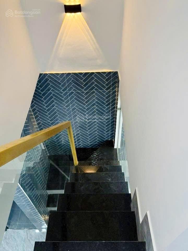 Tôi bán nhà 66 m2 sd, 1 trệt, 1 lầu đúc, tuyệt đẹp, quận 7. giá 1,65 tỷ