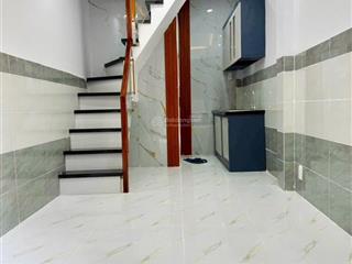 Tôi bán nhà 36 m2 sd, 1 trệt, 1 lầu, mặt tiền 3 m, tuyệt đẹp, quận 7. giá 1,35 tỷ