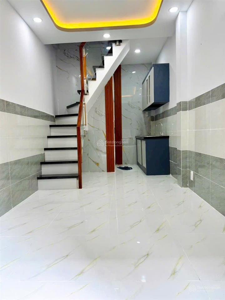 Tôi bán nhà 36 m2 sd, 1 trệt, 1 lầu, mặt tiền 3 m, tuyệt đẹp, quận 7. giá 1,35 tỷ