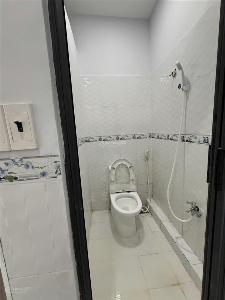 Tôi bán nhà 36 m2 sd, 1 trệt, 1 lầu, mặt tiền 3 m, tuyệt đẹp, quận 7. giá 1,35 tỷ