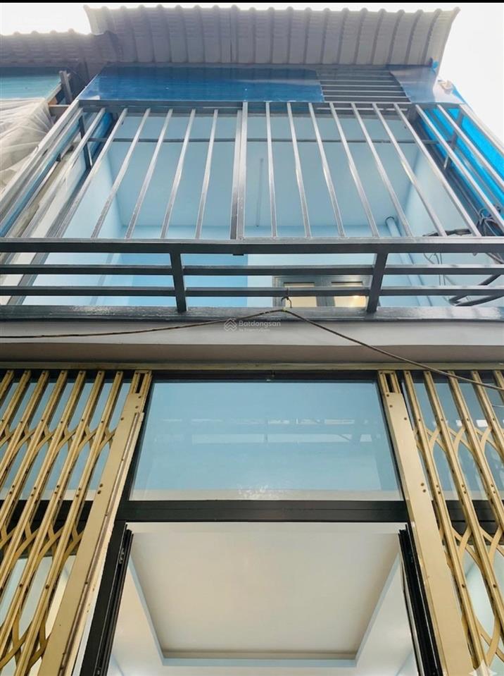 Tôi bán nhà 36 m2 sd, 1 trệt, 1 lầu, mặt tiền 3 m, tuyệt đẹp, quận 7. giá 1,35 tỷ