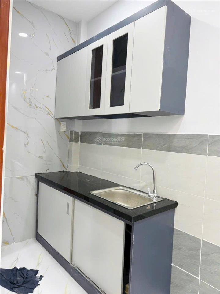 Tôi bán nhà 36 m2 sd, 1 trệt, 1 lầu, mặt tiền 3 m, tuyệt đẹp, quận 7. giá 1,35 tỷ