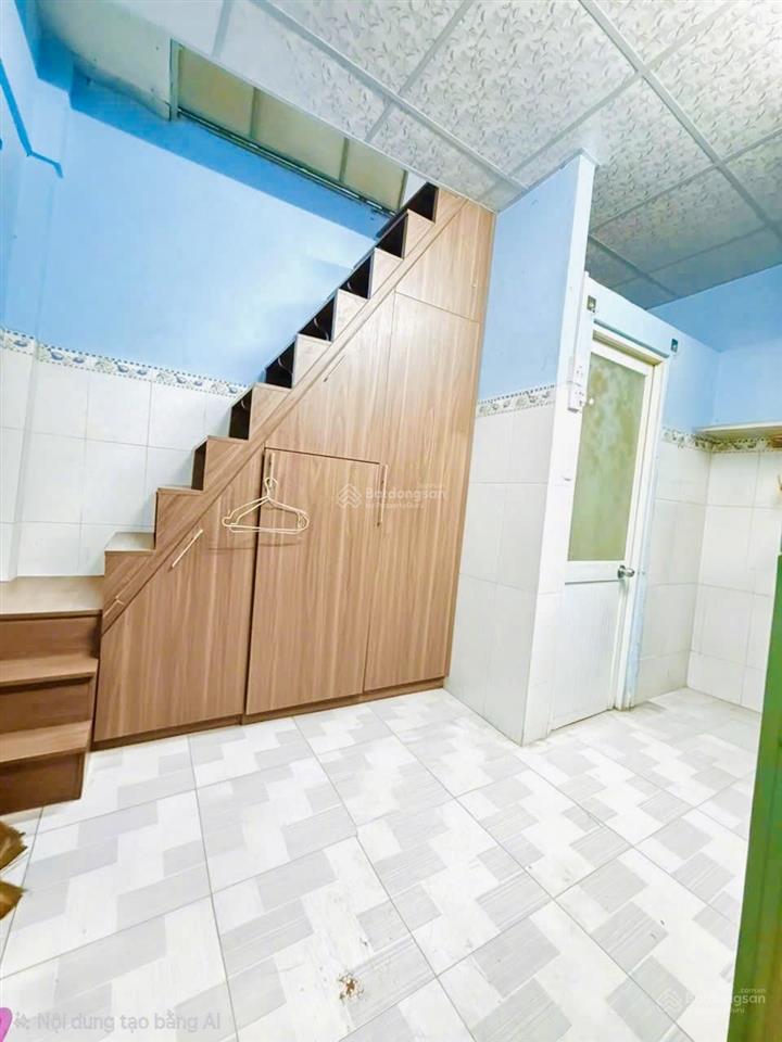 Tôi bán nhà 36 m2 sd, 1 trệt, 2 lầu đúc thật, giấy tờ hợp lệ. quận 7. giá 800 triệu