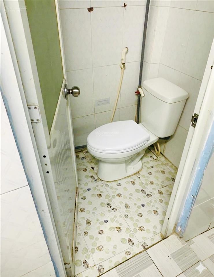 Tôi bán nhà 36 m2 sd, 1 trệt, 2 lầu đúc thật, giấy tờ hợp lệ. quận 7. giá 800 triệu