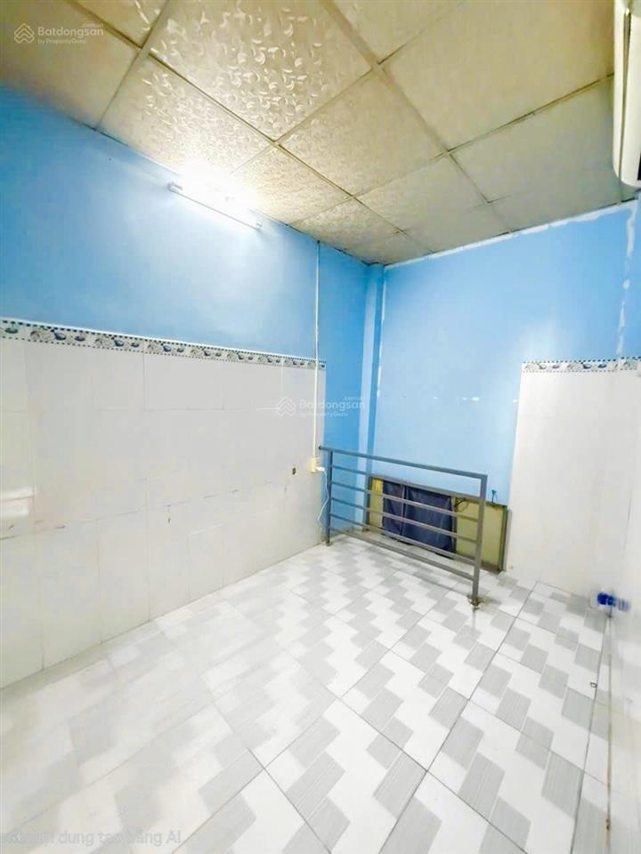 Tôi bán nhà 36 m2 sd, 1 trệt, 2 lầu đúc thật, giấy tờ hợp lệ. quận 7. giá 800 triệu