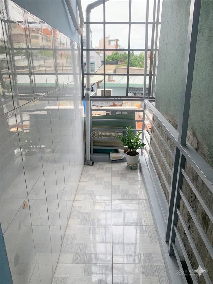 Tôi bán nhà 36 m2 sd, 1 trệt, 2 lầu đúc thật, giấy tờ hợp lệ. quận 7. giá 800 triệu