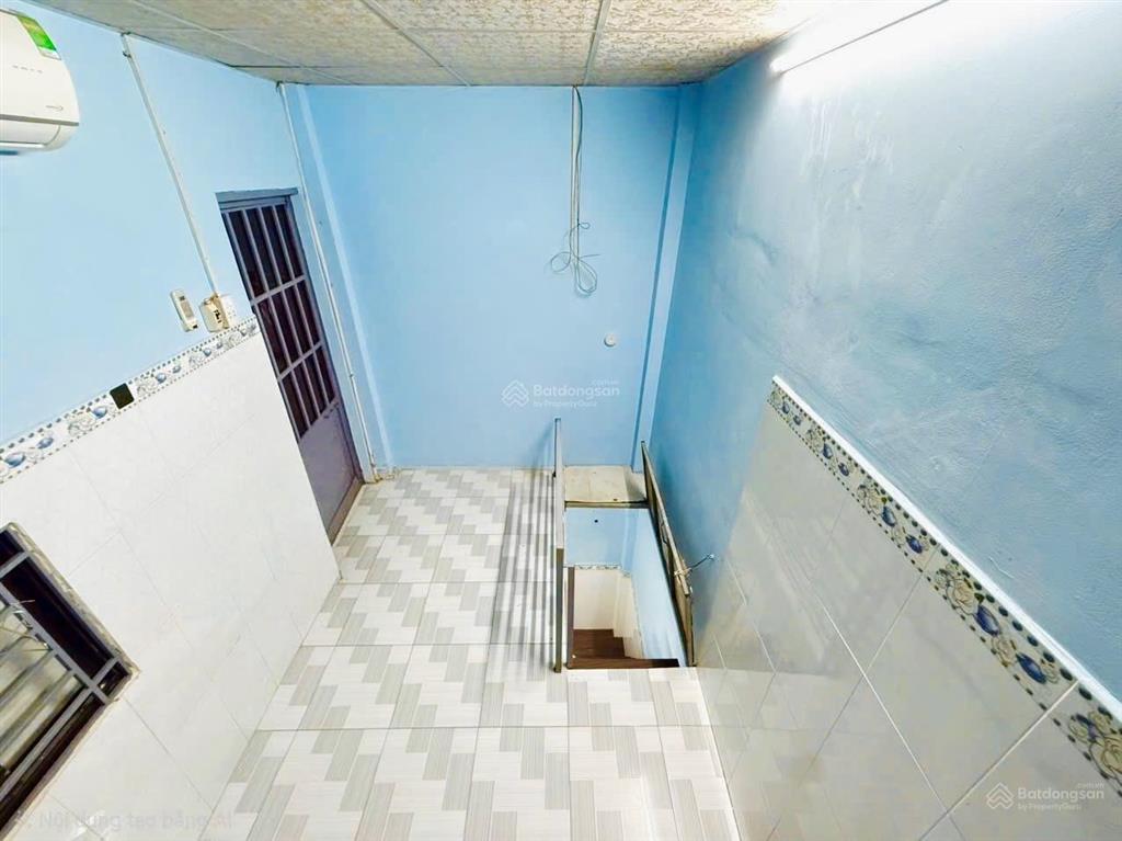 Tôi bán nhà 36 m2 sd, 1 trệt, 2 lầu đúc thật, giấy tờ hợp lệ. quận 7. giá 800 triệu