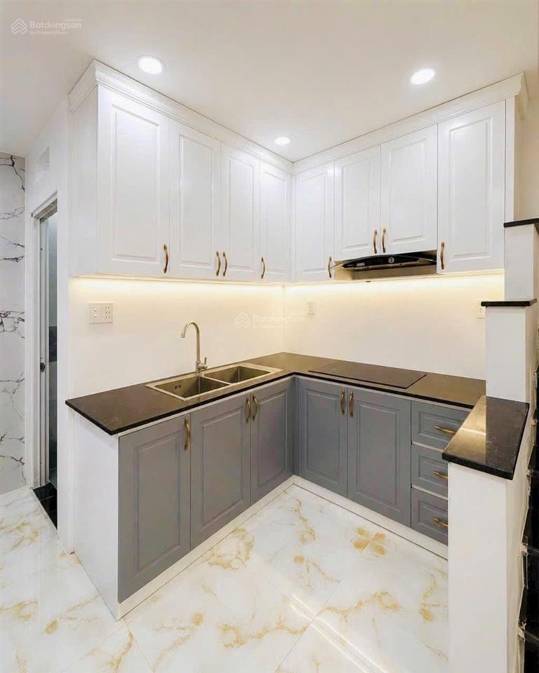 Tôi bán nhà sd 99 m2, 1 trệt, 2 lầu, sát hẻm xe hơi, quận 7, giá 4,86 tỷ