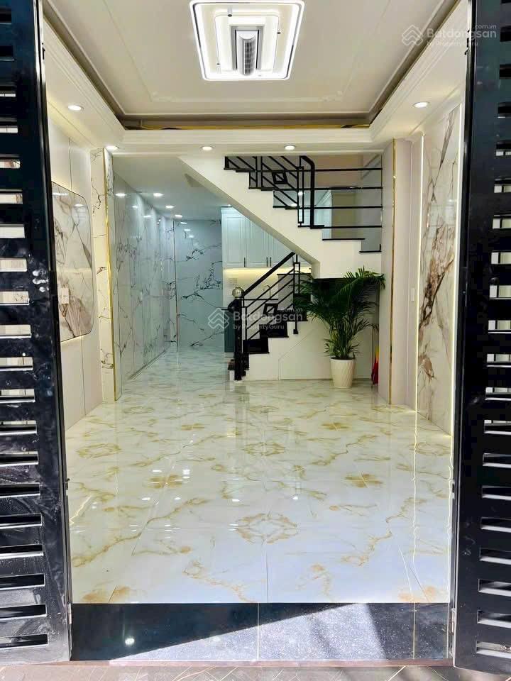 Tôi bán nhà sd 99 m2, 1 trệt, 2 lầu, sát hẻm xe hơi, quận 7, giá 4,86 tỷ