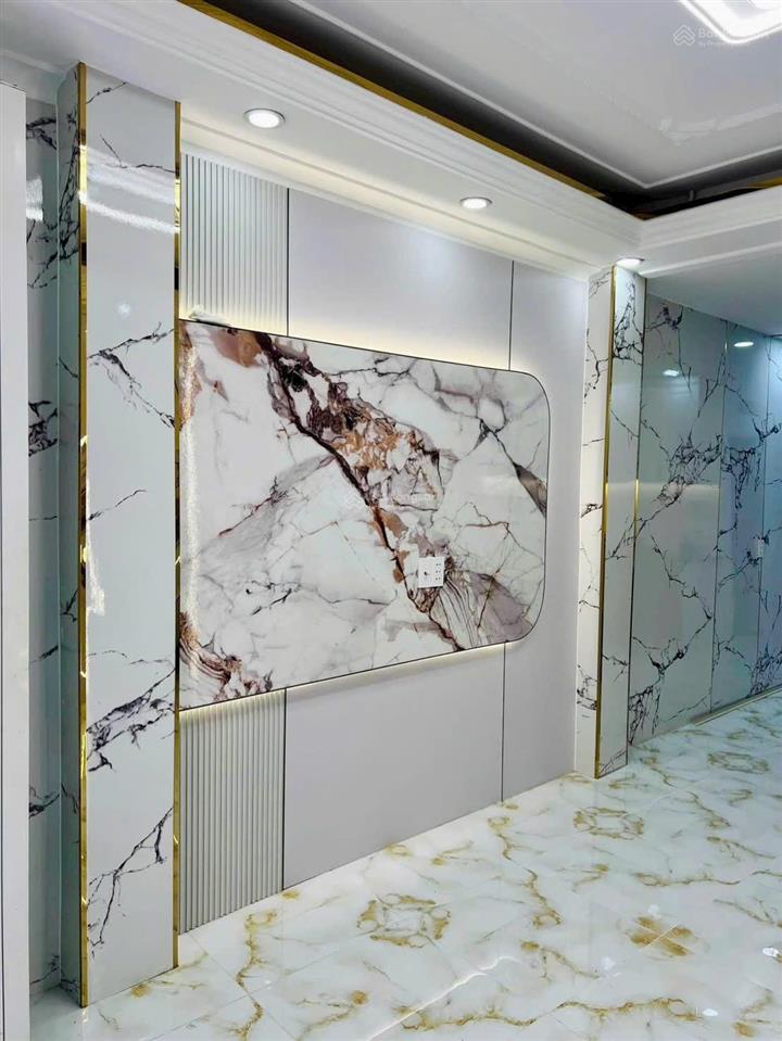 Tôi bán nhà sd 99 m2, 1 trệt, 2 lầu, sát hẻm xe hơi, quận 7, giá 4,86 tỷ