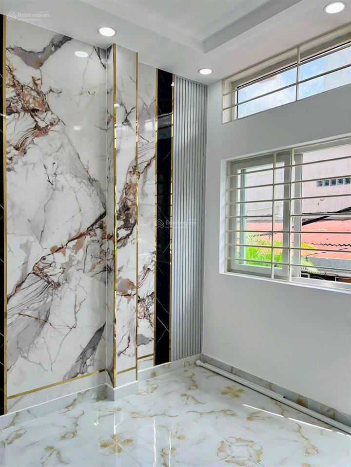 Tôi bán nhà sd 99 m2, 1 trệt, 2 lầu, sát hẻm xe hơi, quận 7, giá 4,86 tỷ