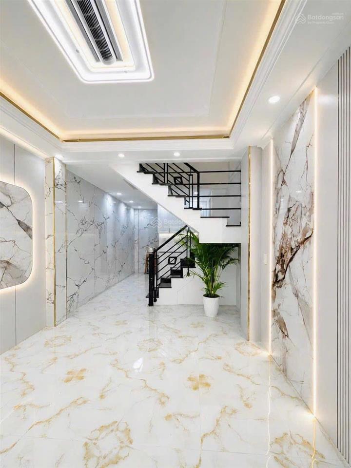 Tôi bán nhà sd 99 m2, 1 trệt, 2 lầu, sát hẻm xe hơi, quận 7, giá 4,86 tỷ