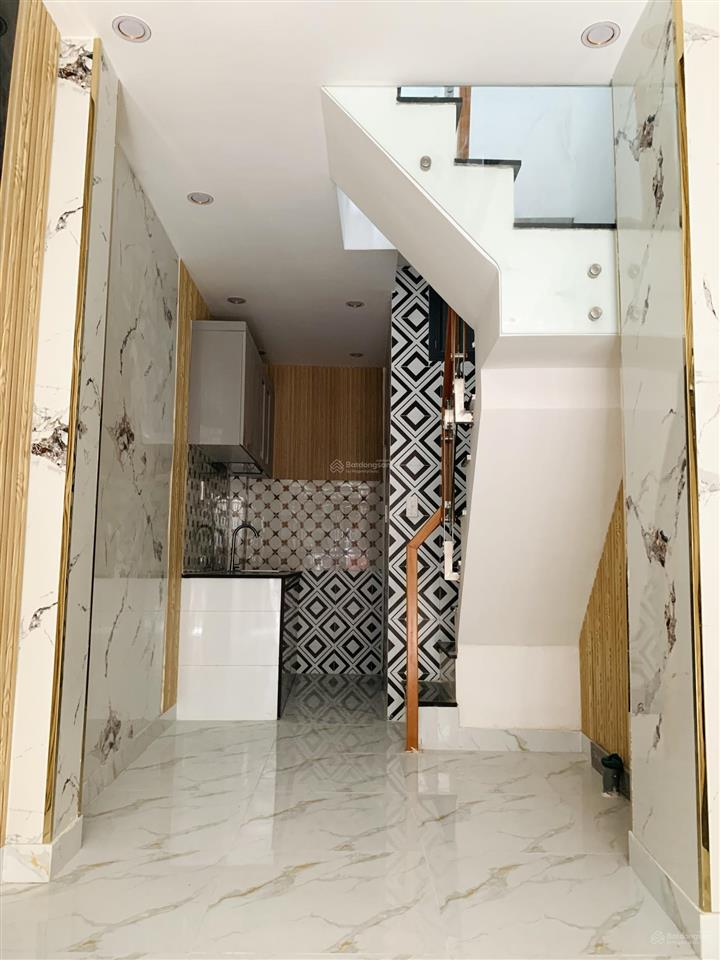 Tôi bán nhà 42 m2 sd, 1 trệt, 1 lầu, mặt tiền hẻm, gần hẻm xe hơi, quận 7, giá 1,35 tỷ