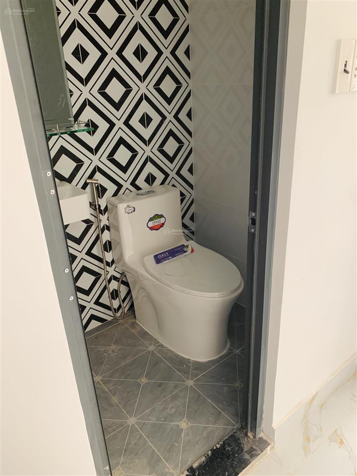 Tôi bán nhà 42 m2 sd, 1 trệt, 1 lầu, mặt tiền hẻm, gần hẻm xe hơi, quận 7, giá 1,35 tỷ