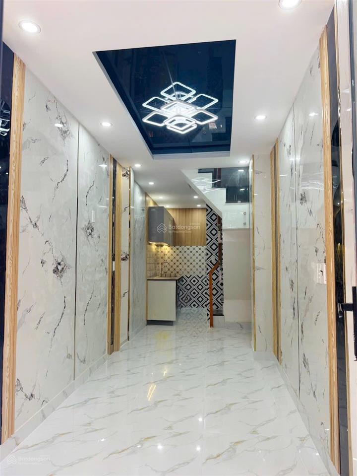 Tôi bán nhà 42 m2 sd, 1 trệt, 1 lầu, mặt tiền hẻm, gần hẻm xe hơi, quận 7, giá 1,35 tỷ