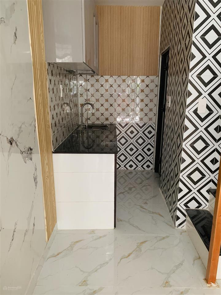 Tôi bán nhà 42 m2 sd, 1 trệt, 1 lầu, mặt tiền hẻm, gần hẻm xe hơi, quận 7, giá 1,35 tỷ