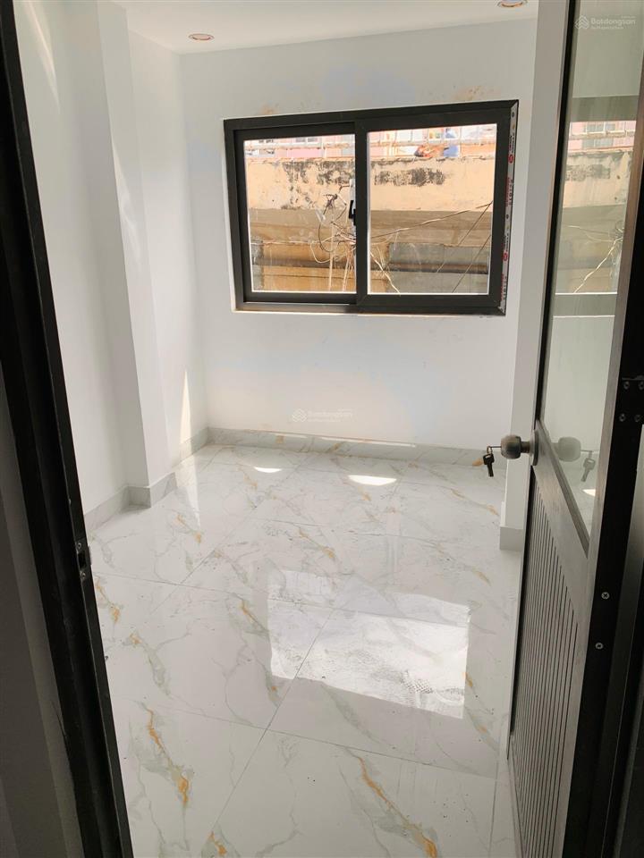 Tôi bán nhà 42 m2 sd, 1 trệt, 1 lầu, mặt tiền hẻm, gần hẻm xe hơi, quận 7, giá 1,35 tỷ
