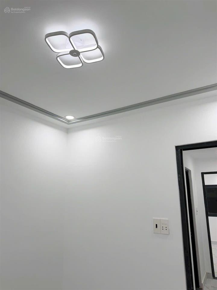 Tôi bán nhà 42 m2 sd, 1 trệt, 1 lầu, mặt tiền hẻm, gần hẻm xe hơi, quận 7, giá 1,35 tỷ