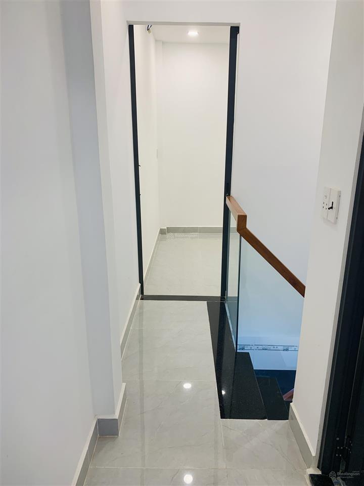 Tôi bán nhà 54 m2 sd, 1 trệt, 1 lầu, tuyệt đẹp, quận 7. giá 1,38 tỷ