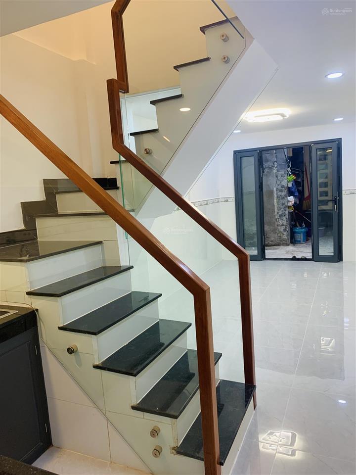 Tôi bán nhà 54 m2 sd, 1 trệt, 1 lầu, tuyệt đẹp, quận 7. giá 1,38 tỷ
