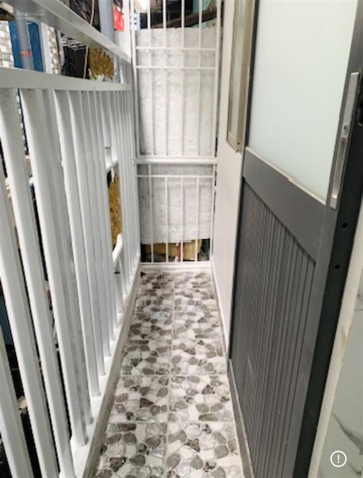 Tôi bán nhà 52m2 sd 1 trệt, 2 lầu đúc, sát hẻm xe hơi, giấy tờ hợp lệ, tuyệt đẹp. giá 1,38 tỷ