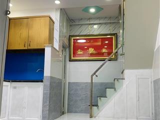 Tôi bán nhà 52m2 sd 1 trệt, 2 lầu đúc, sát hẻm xe hơi, giấy tờ hợp lệ, tuyệt đẹp. giá 1,38 tỷ