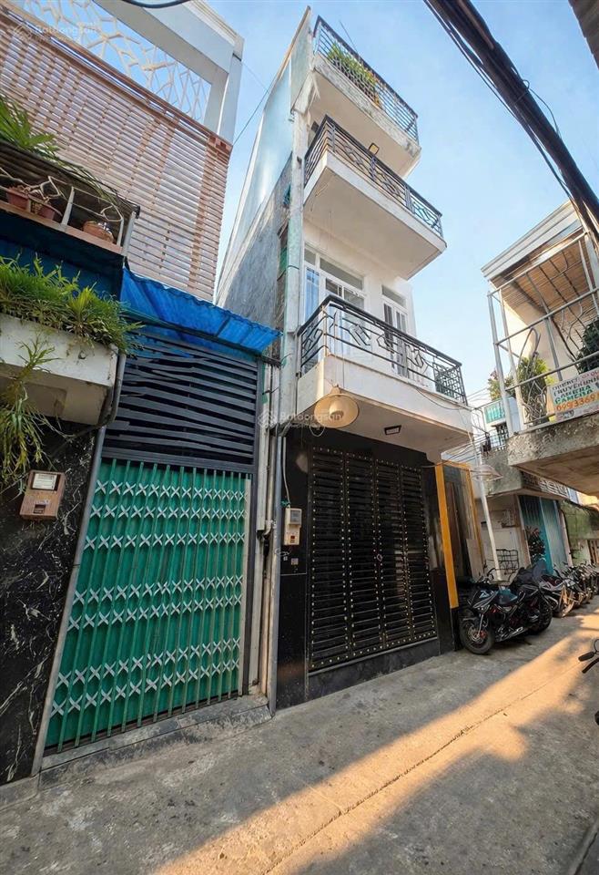 Tôi bán nhà sd 99 m2, 1 trệt, 2 lầu, sát hẻm xe hơi, quận 7, giá 4,86 tỷ