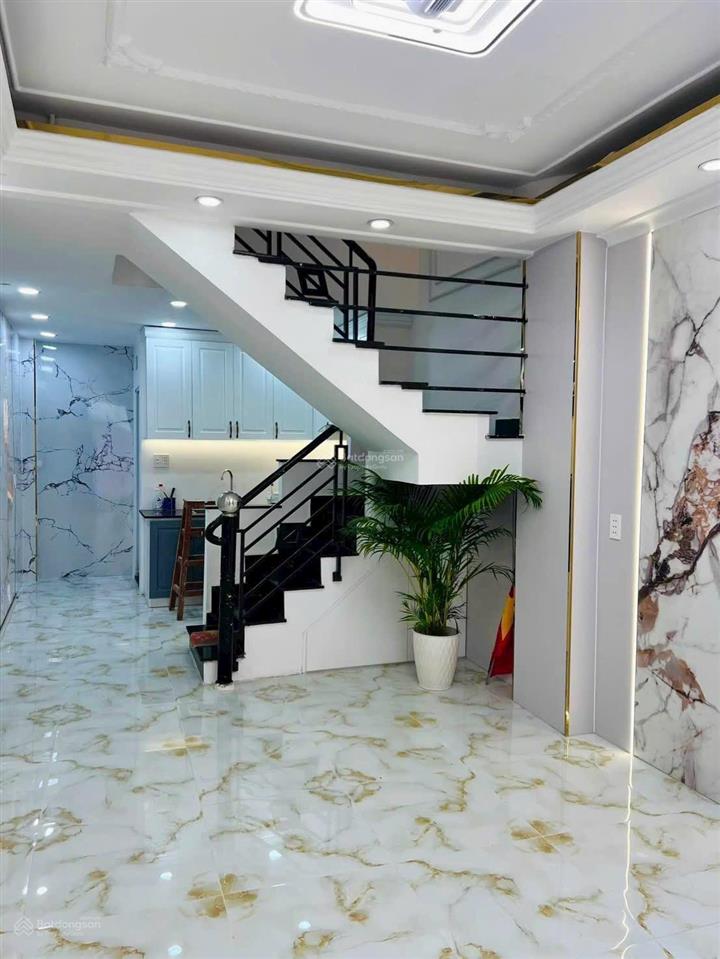 Tôi bán nhà sd 99 m2, 1 trệt, 2 lầu, sát hẻm xe hơi, quận 7, giá 4,86 tỷ