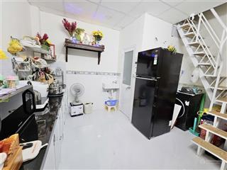 Tôi bán nhà 24 m2 sd, 1 trệt 1 lầu, sát hẻm xe hơi, tuyệt đẹp, giá 750 triệu