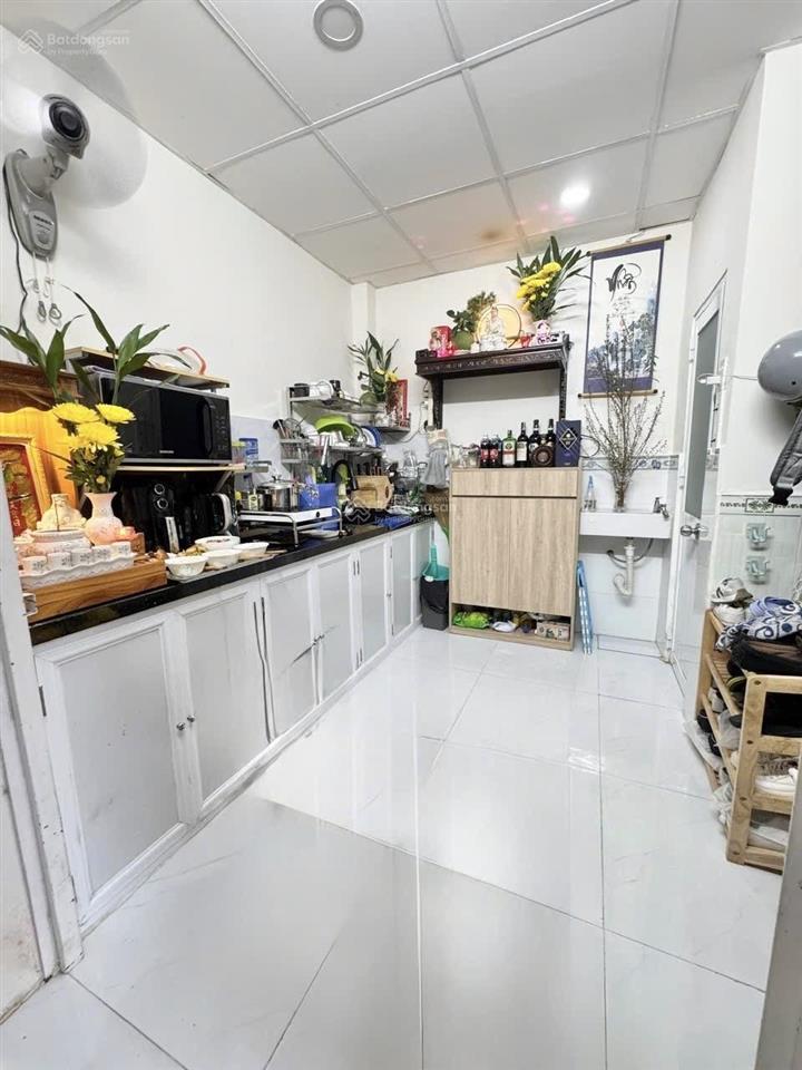 Tôi bán nhà 28 m2 sd, 1 trệt 1 lầu, sát hẻm xe hơi, tuyệt đẹp, giá 749 triệu